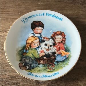 Vintage 1989 Mother’s Day Avon collector plate French